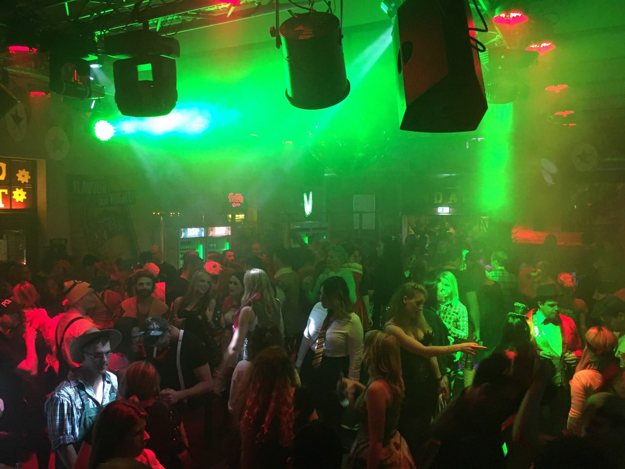70er 80er 90 goes Carnival in der Dürener Endart