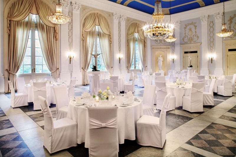 Blick in den Beethovensaal mit festlich gedeckten Tischen