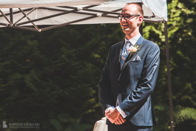 Warten auf die Braut im Wald-Café Bonn